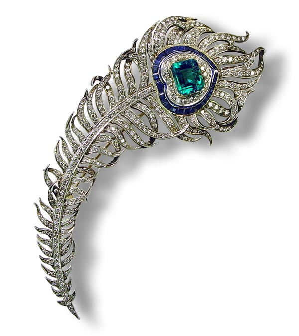 Brosche - naturalistische Pfauenfeder mit  grossem herrlichen Muzo - Smaragd von ca 7,5ct und  8,90 ct Diamanten und Saphiren