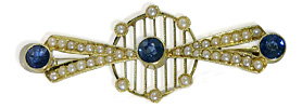 Saphir-Perlen-Stabbrosche mit Halbperlchen und drei Saphiren in 15K Gelbgold Sur Ete Verschluss, für Vergrösserung bitte hier klicken!