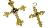 Zwei  Goldkreuze in Schaumgold und rote Granate historischen Formen, für Vergrösserung bitte hier klicken!