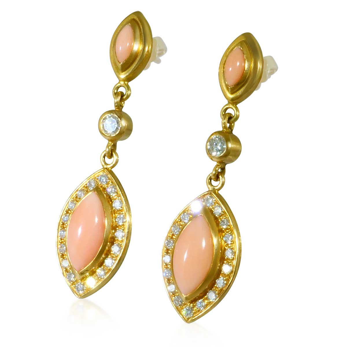 Rose Korallen Diamant-Ohrstecker, 18 kt Gelbgold mit  0,70ct Diamanten und rosa Koralle 