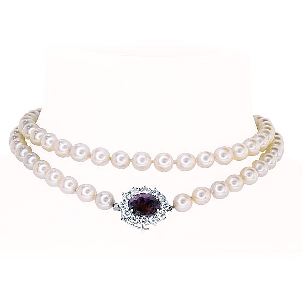 Perlenkette lang mit Weissgoldschließe mit Brillanten und Rubin