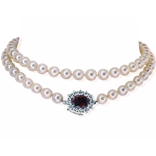 Perlenkette lang mit Weissgoldschließe mit Brillanten und Rubin 