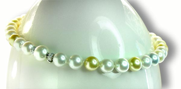 Südsee-Perlen  11,23 - 14 mm als Kette mit Weißgoldschloß u. Diamanten