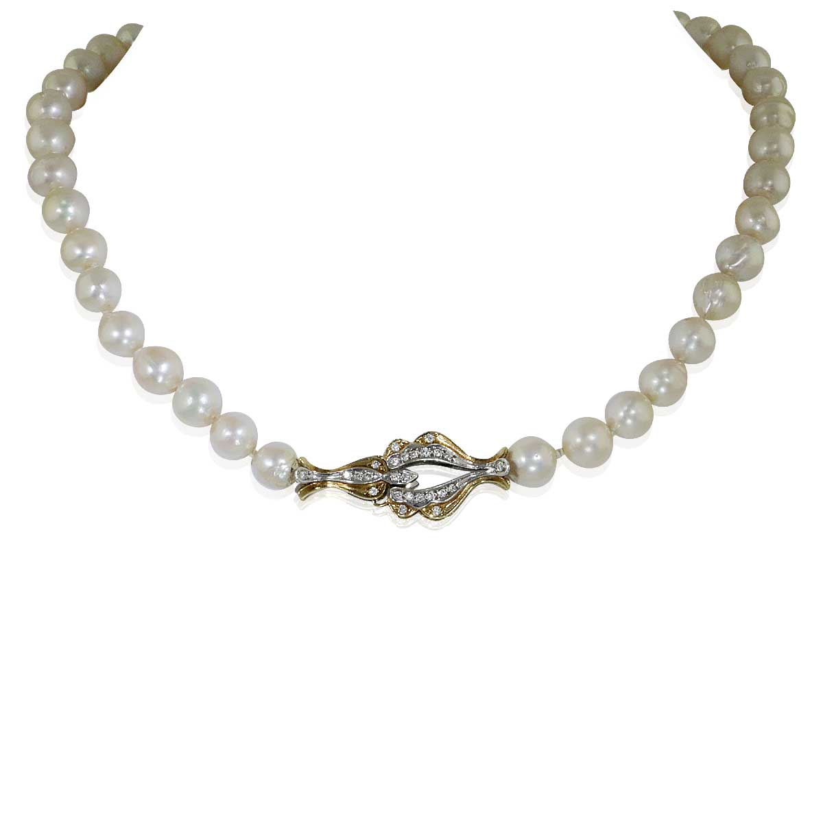 Perlenkette mit brillantenbesetzter Goldschließe 0,71 Karat Brillanten