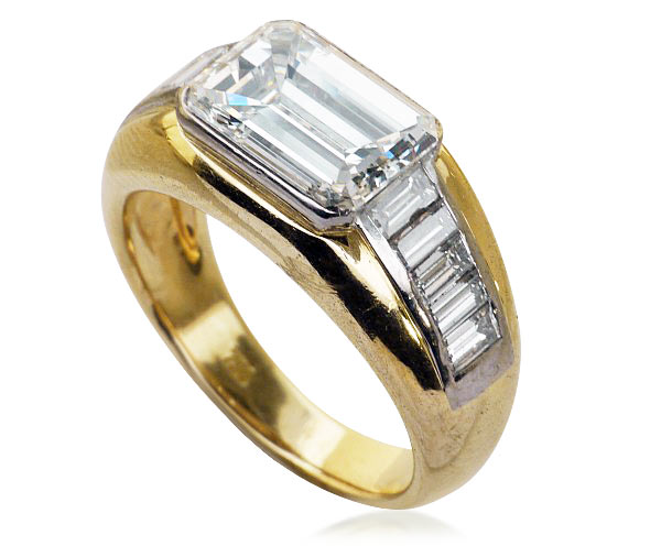 Diamantring mit Diamant-Baguette Mittelstein 3,01ct zusammen 4,24ct Diamanten  