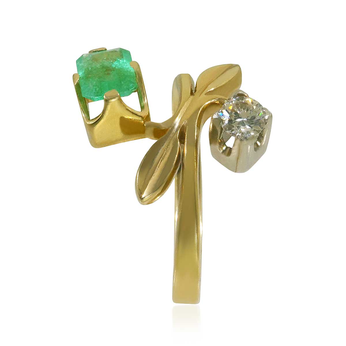 Smaragd-Diamantring, mit einem 0,31ct Diamanten und einem Smaragd 0,88ct in 18 kt Gelbgold
