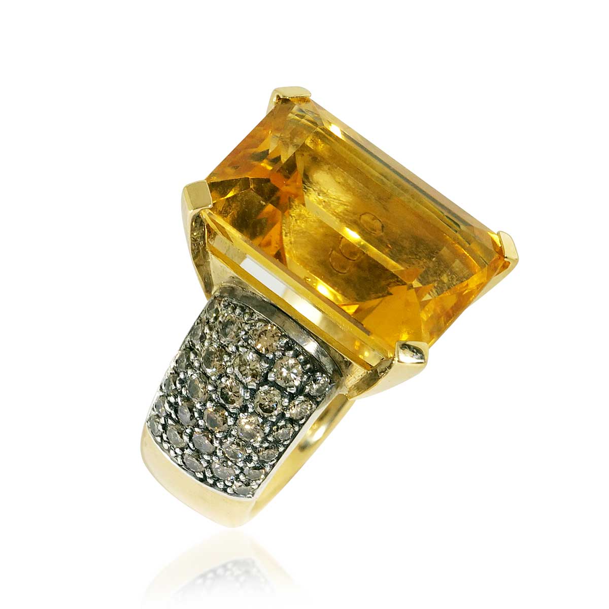 Goldtopas Brillantring, 18kt Goldring mit 11,5ct Goldtopas und seitlichen geschwärzten Silbereinlagen mit  1,5ct hellbraunen Natur Diamanten 