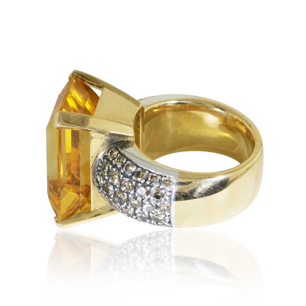 Goldtopas Brillantring, 18kt Goldring mit 11,5ct Goldtopas und seitlichen geschwärzten Silbereinlagen mit  1,5ct hellbraunen Natur Diamanten