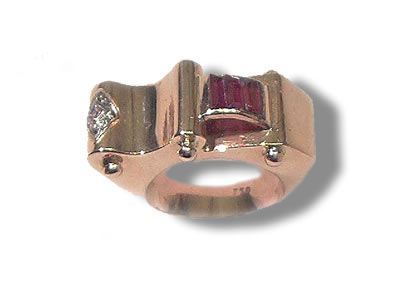 Sogenannter Cocktail-Ring der 50er Jahre mit der typischen Welle in Rotgold 585, Rubinen und Diamanten 