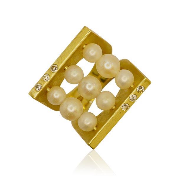 Designer Ring mit Perlen und 6 Brillanten in Feingold Optik