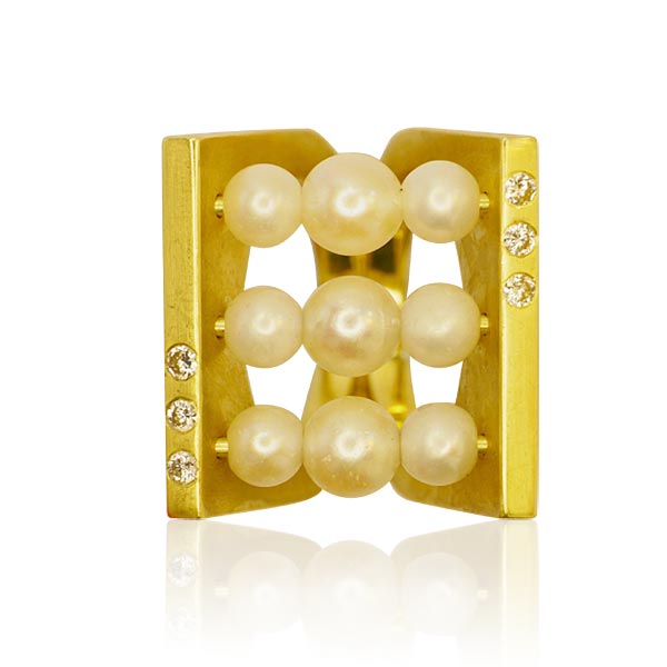 Designer Ring mit Perlen und 6 Brillanten in Feingold Optik