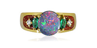 Opal-Smaragd-Goldring mit rotem Email und Diamanten zwei Smaragden und 1,55ct Opal, für Vergrösserung bitte hier klicken!
