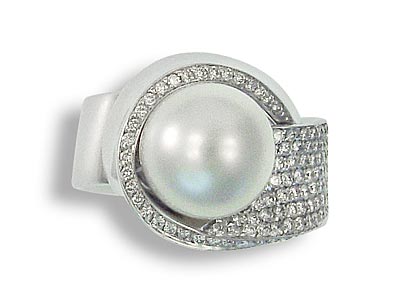 Weissgoldring - Handarbeit - mit Perle und Diamanten Pavee besetzt