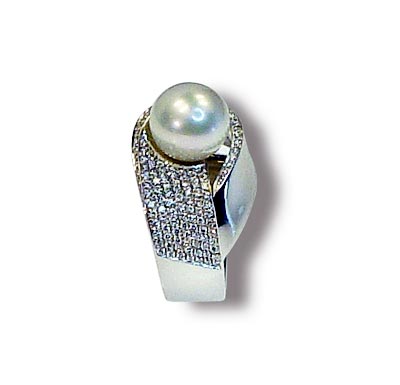 Weissgoldring - Handarbeit - mit Perle und Diamanten Pavee besetzt