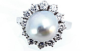 Südsee Perlen-Ring mit doppel-Halo, 18 kt Gelbgold mit großer Südseeperle barock und 1,27ct Diamanten, für Vergrösserung bitte hier klicken!