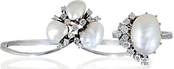 Diamant-Barockperlen-Set Armreif und Ring mit 4 barocke grosse Perlen und 1,00ct Diamanten in 14 kt Weissgold, für Vergrösserung bitte hier klicken!