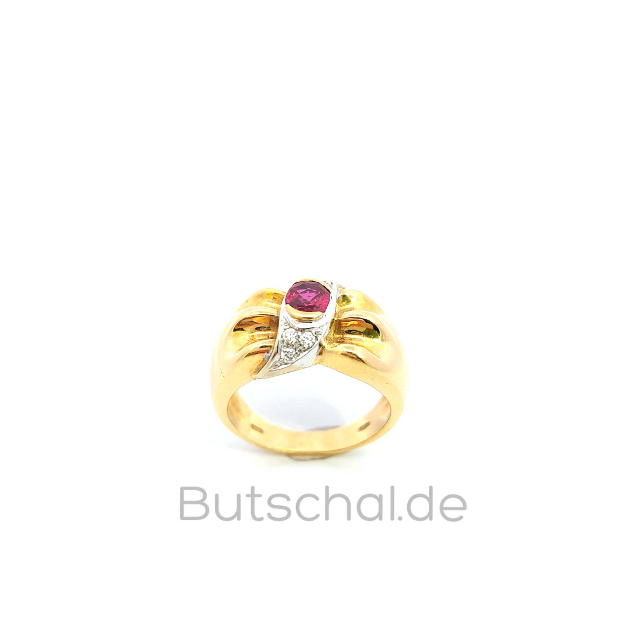 Rubin-Diamant-Ring mit einem facettierten 0,80ct Rubin und 0,33ct Diamanten in 12kt Gold