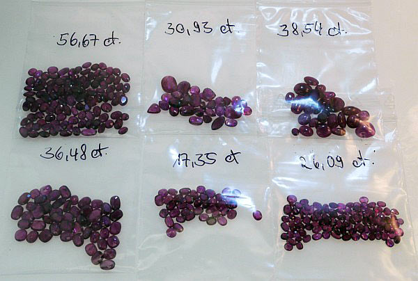 Edelsteine | 206ct Rubine, 152,15ct Saphir und 5,595ct Smaragd, 4 Opale als Konvolut