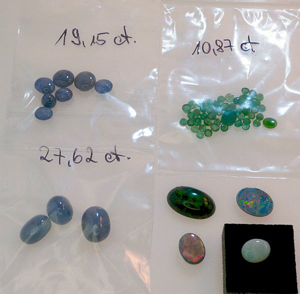 Edelsteine | 206ct Rubine, 152,15ct Saphir und 5,595ct Smaragd, 4 Opale als Konvolut