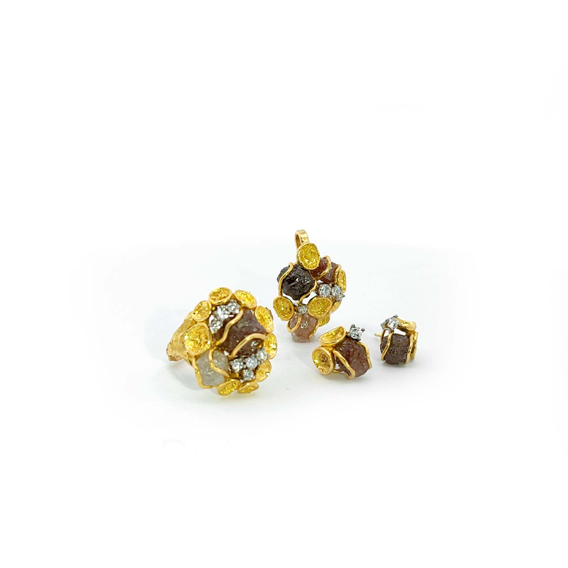 Edelstein Brosche und Edelstein Cocktail Ring mit diversen Steinen von 40ct in Gold als Set