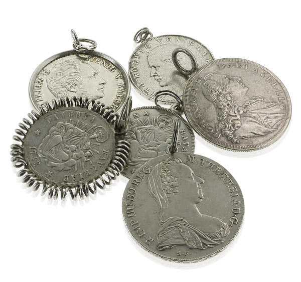 Antike Miederkette, Geschnür aus Silber mit dreizehn alten Münzen