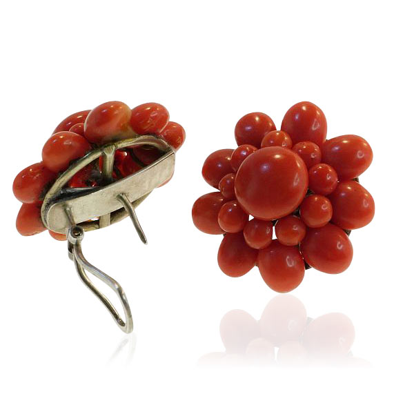 Set echte Koralle, Korallenbutton-Ohrringe, Korallenbrosche und Korallenarmband in Silber 